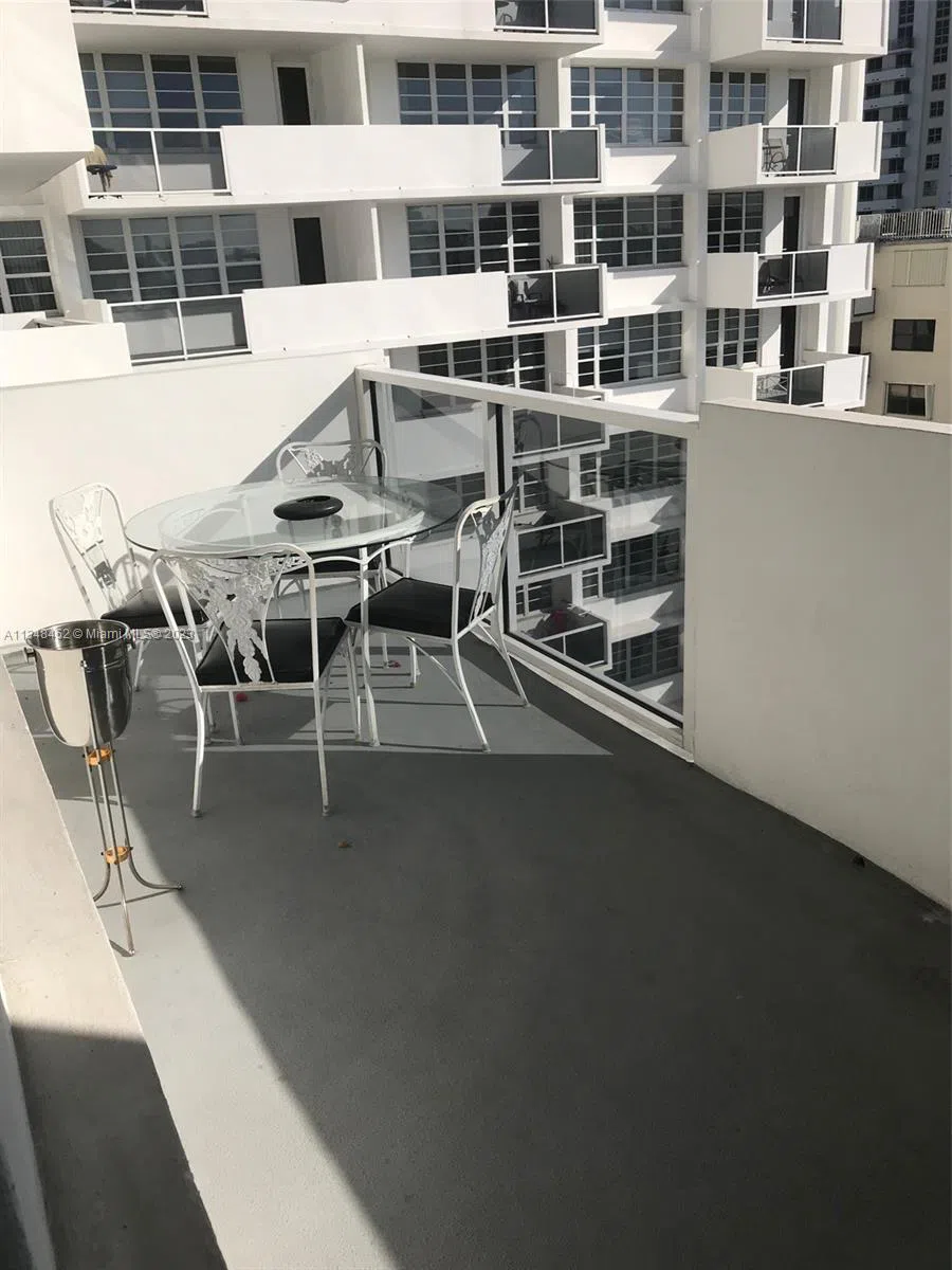 100 Lincoln Rd #1007 Miami Beach, FL 33139