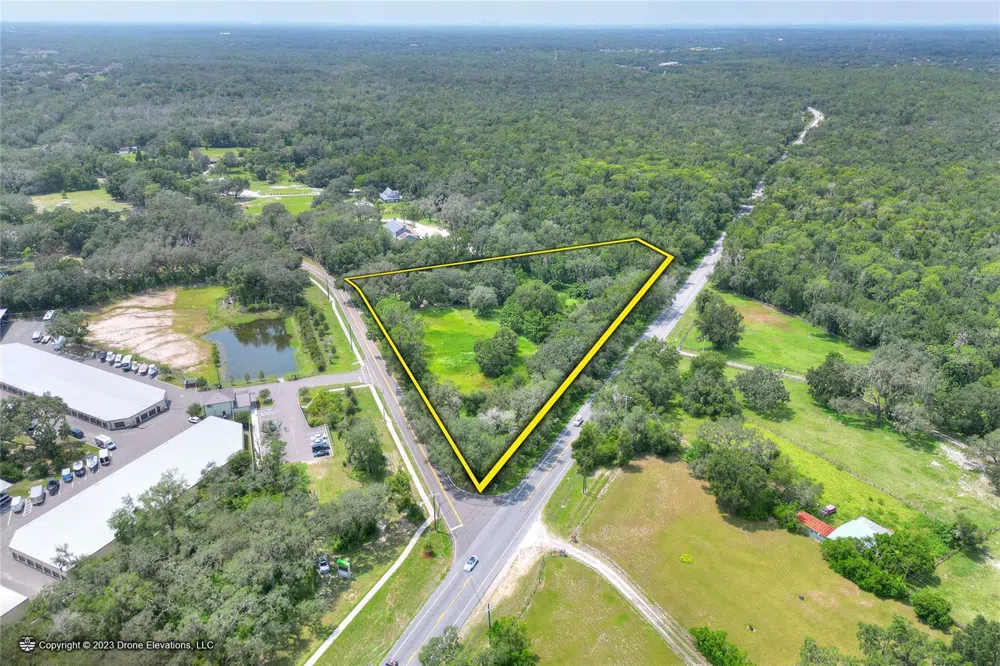 5226 LITHIA SPRINGS ROAD Lithia, FL 33547