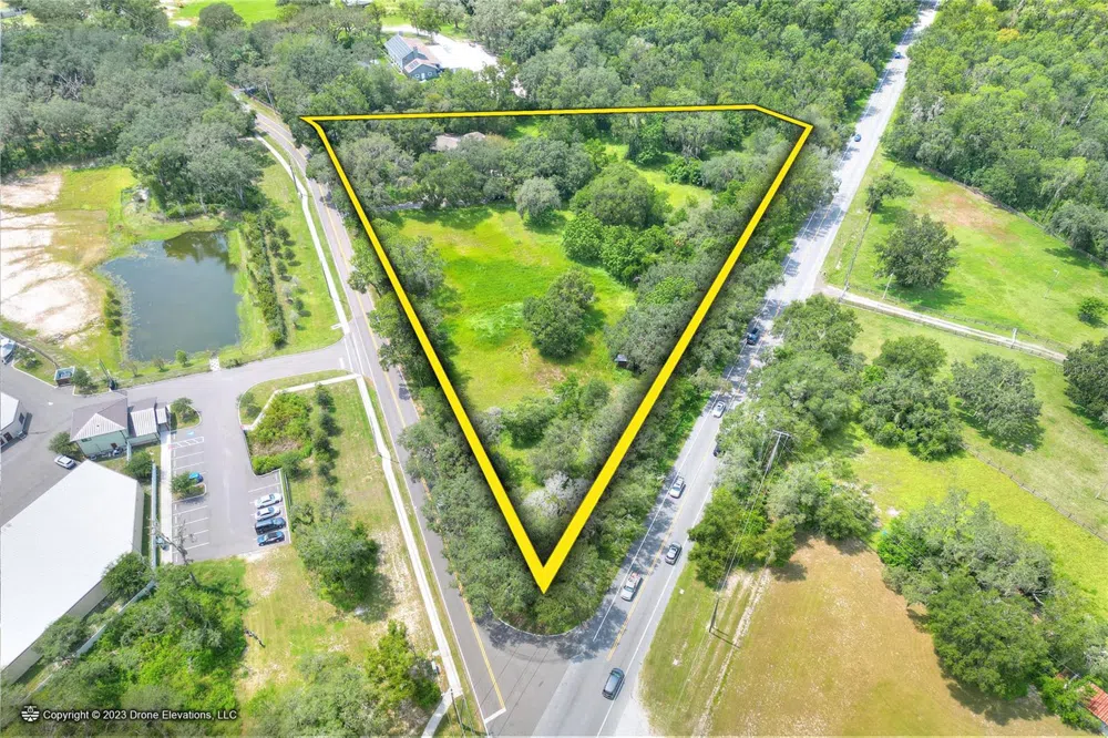 5226 LITHIA SPRINGS ROAD Lithia, FL 33547
