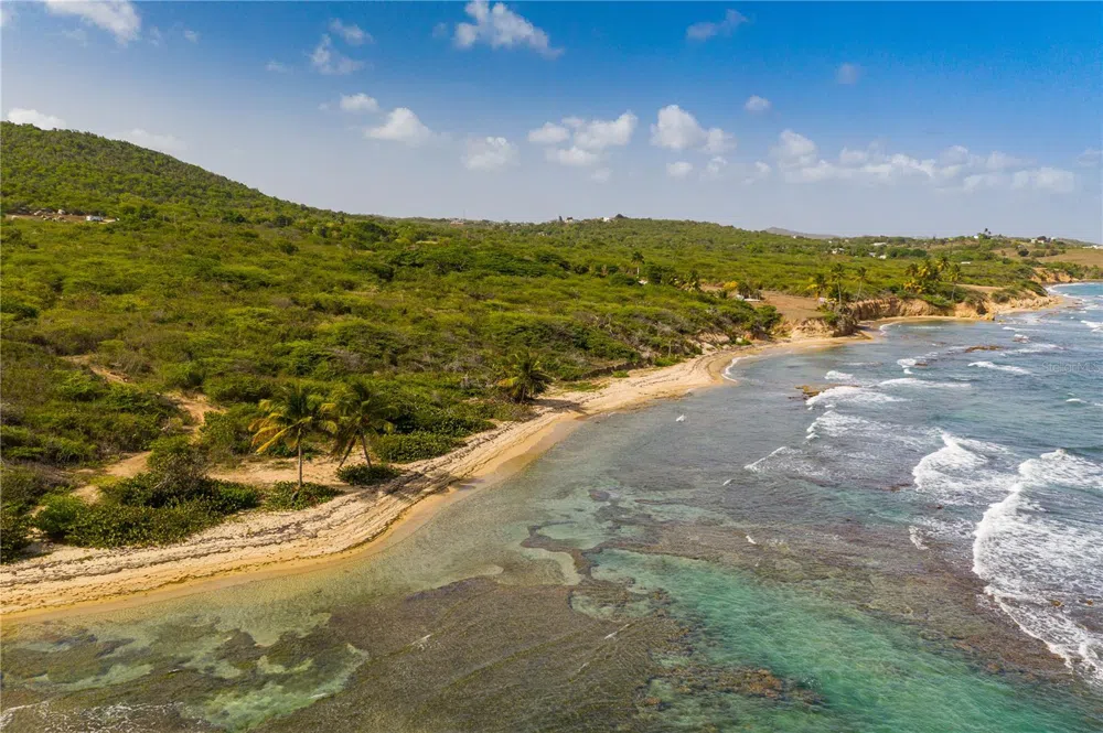 3 LA HUECA Vieques, PR 00765