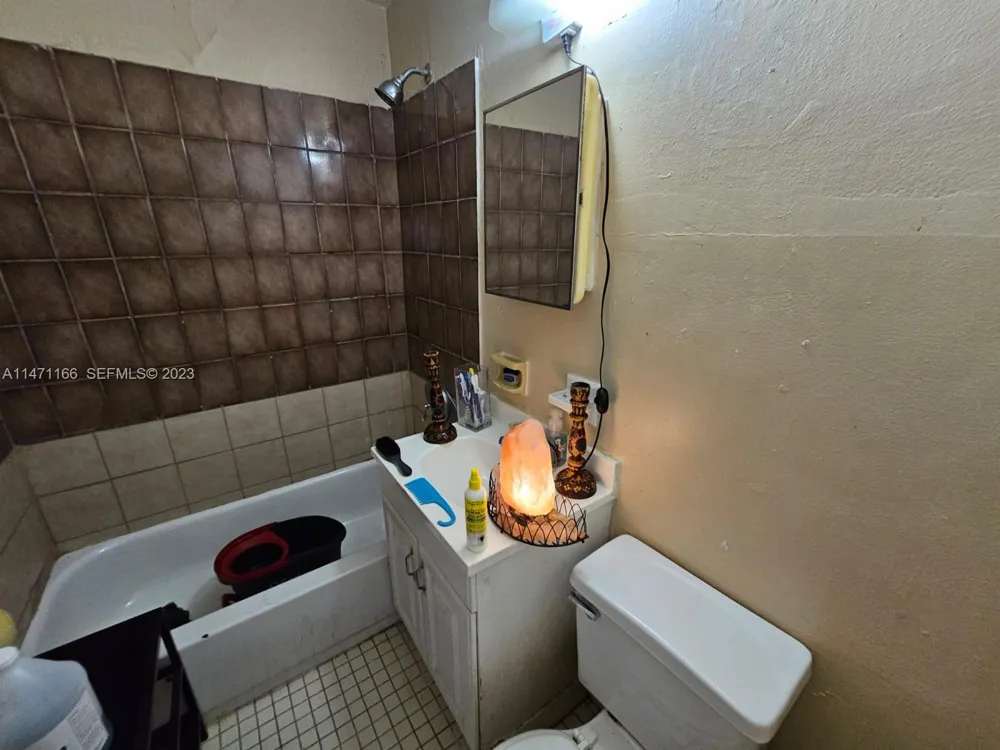 1817 NW 25th Ave Fort Lauderdale, FL 33311