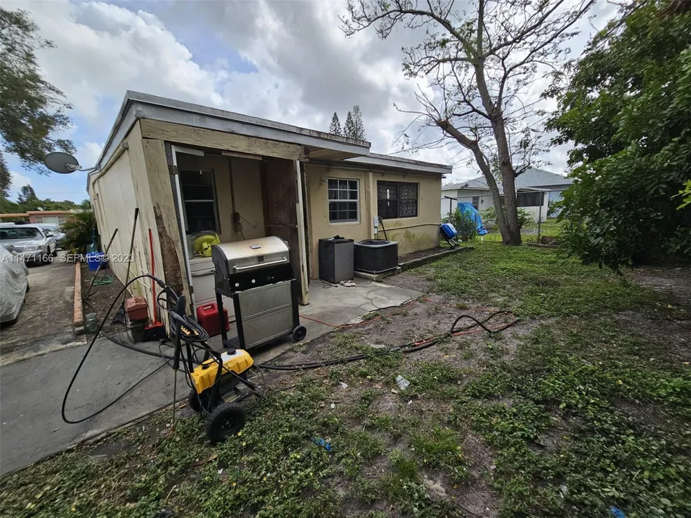 1817 NW 25th Ave Fort Lauderdale, FL 33311