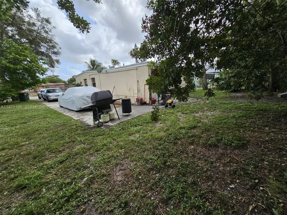 1817 NW 25th Ave Fort Lauderdale, FL 33311