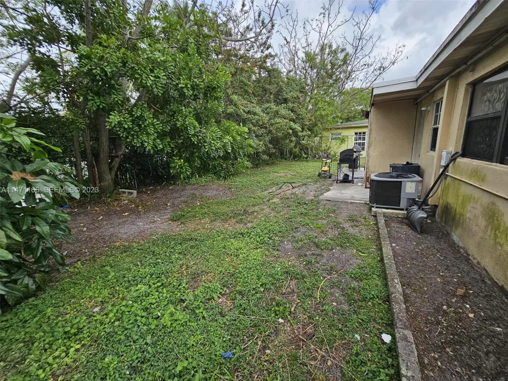 1817 NW 25th Ave Fort Lauderdale, FL 33311