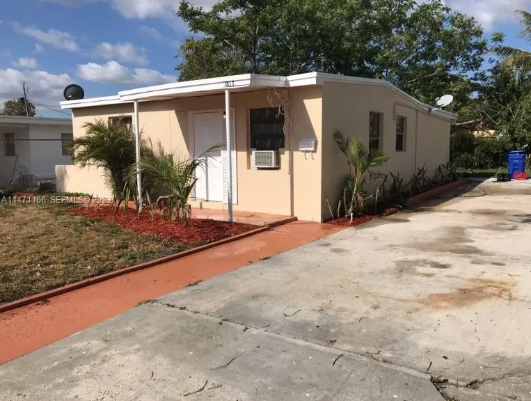 1817 NW 25th Ave Fort Lauderdale, FL 33311