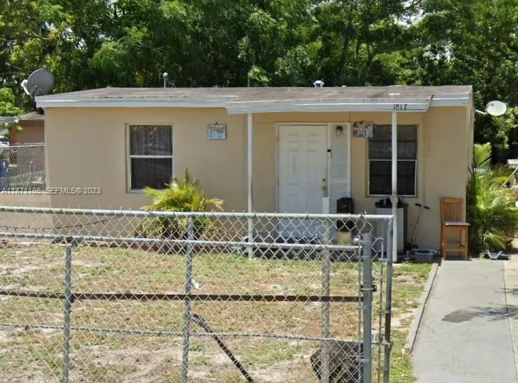 1817 NW 25th Ave Fort Lauderdale, FL 33311