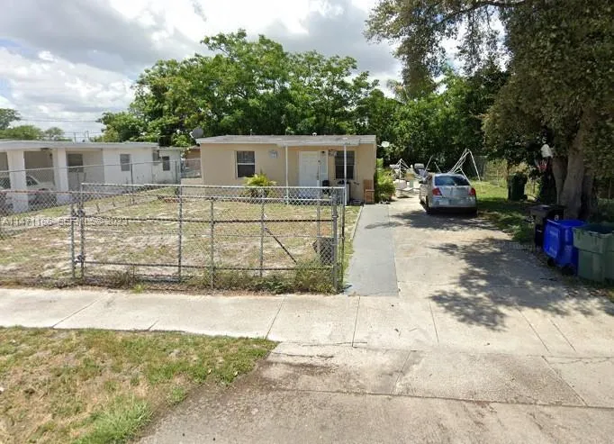 1817 NW 25th Ave Fort Lauderdale, FL 33311