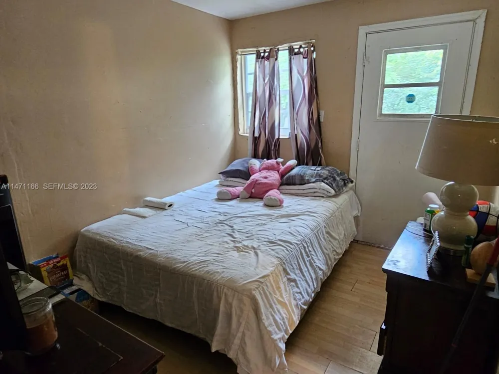 1817 NW 25th Ave Fort Lauderdale, FL 33311