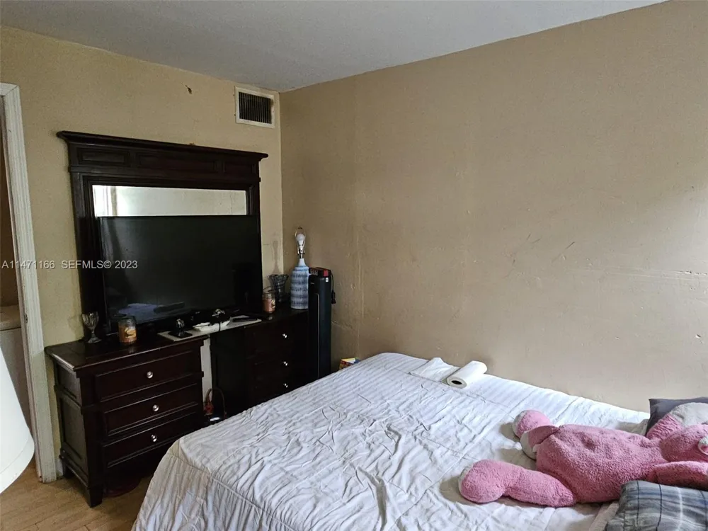 1817 NW 25th Ave Fort Lauderdale, FL 33311