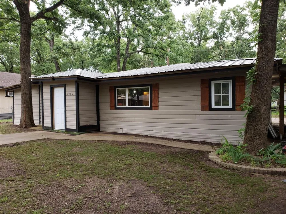 1909 Wahoo Lane West Tawakoni, TX 75474