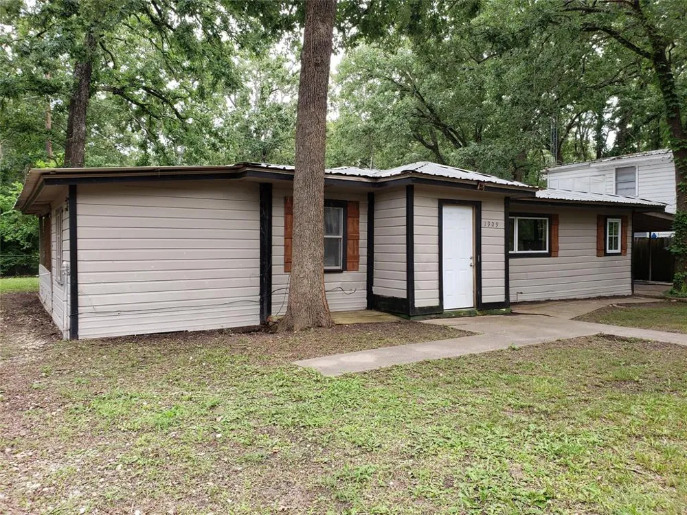 1909 Wahoo Lane West Tawakoni, TX 75474