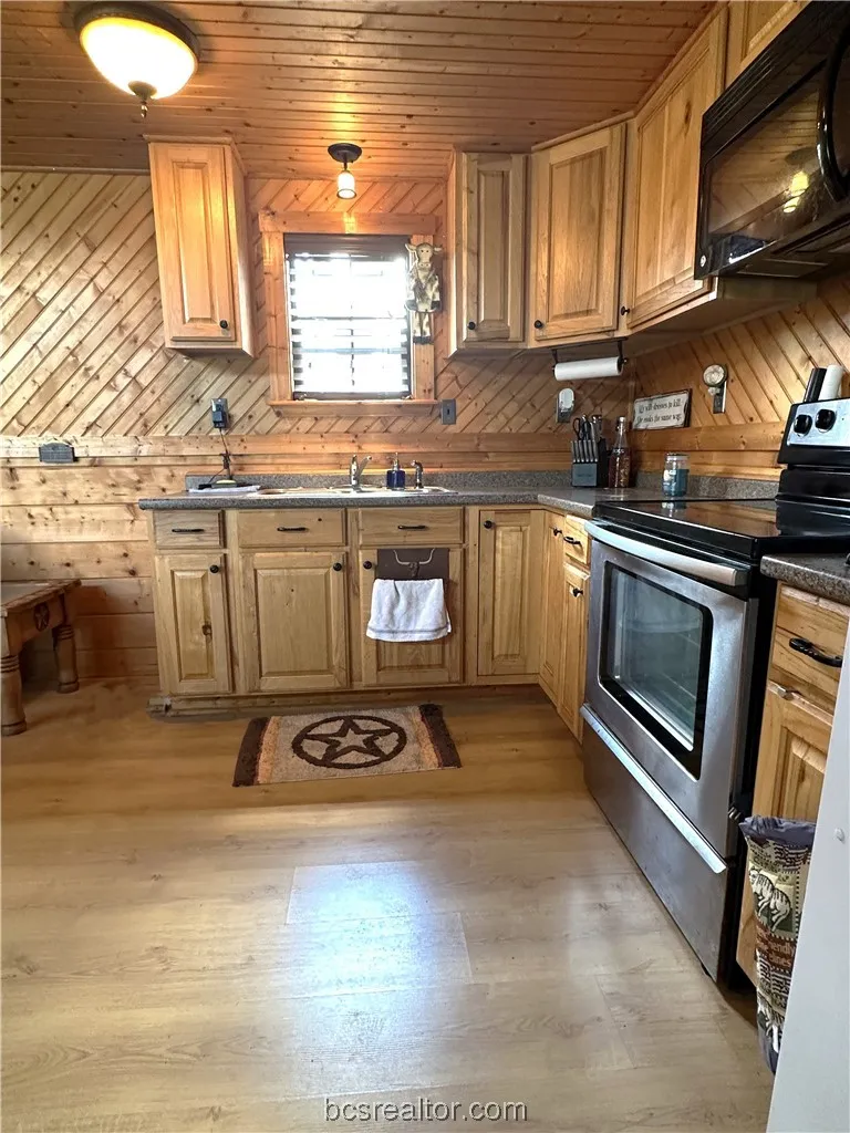 853 County Road 206 Bremond, TX 76629