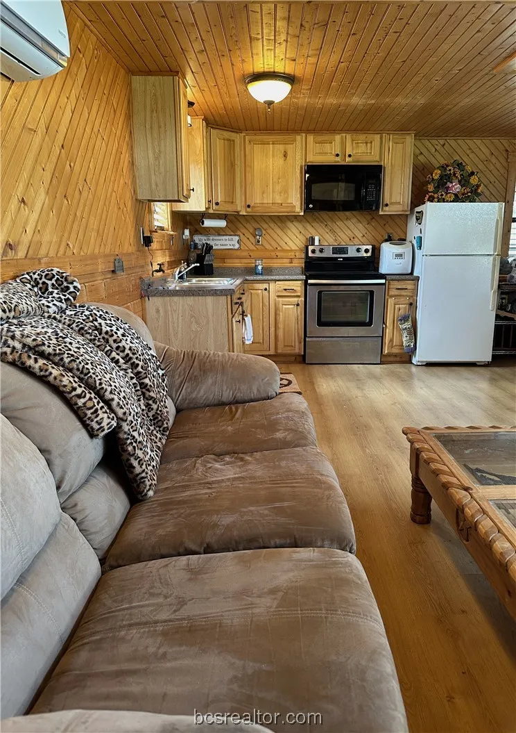 853 County Road 206 Bremond, TX 76629