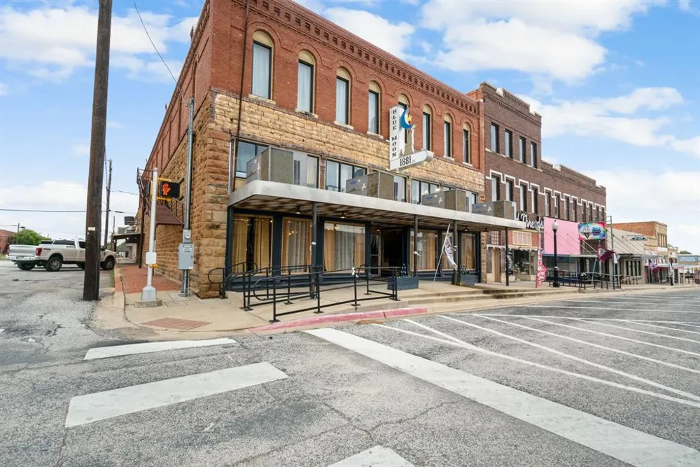 100 Texas Street De Leon, TX 76444