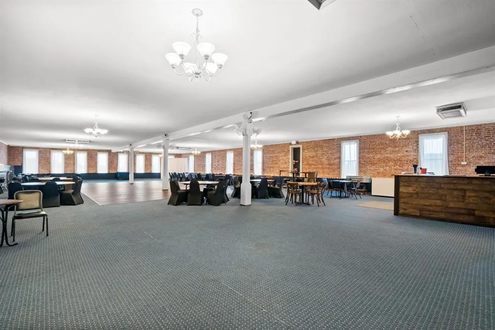 100 Texas Street De Leon, TX 76444