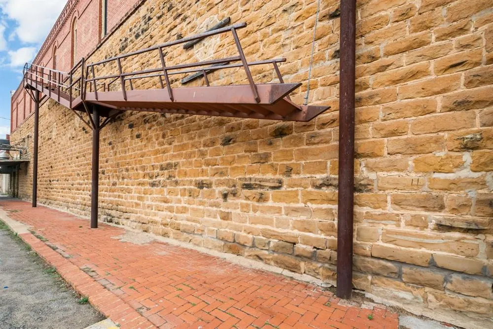 100 Texas Street De Leon, TX 76444