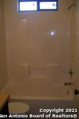 525 DUKEWAY Universal City, TX 78148