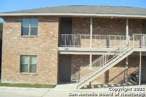 525 DUKEWAY Universal City, TX 78148