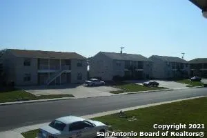 525 DUKEWAY Universal City, TX 78148