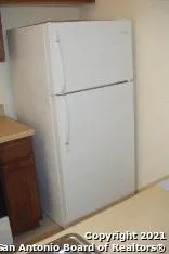 525 DUKEWAY Universal City, TX 78148