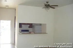 525 DUKEWAY Universal City, TX 78148