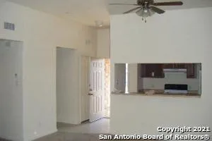 525 DUKEWAY Universal City, TX 78148