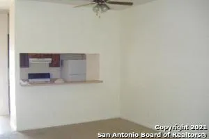 525 DUKEWAY Universal City, TX 78148