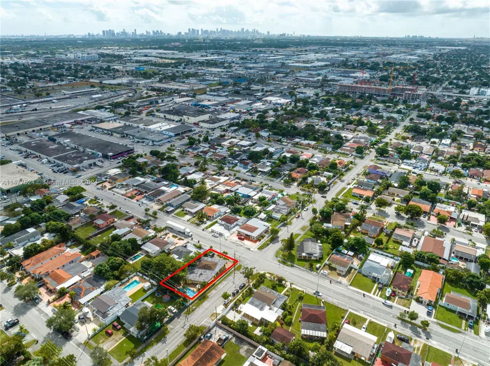 901 E 32nd St Hialeah, FL 33013