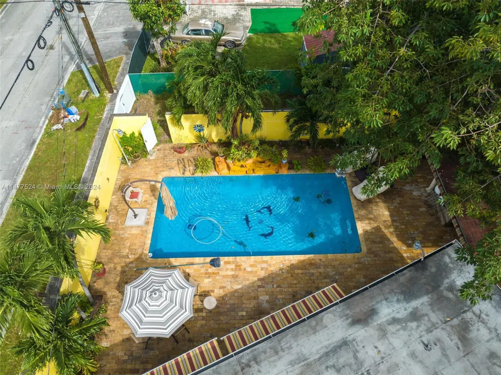 901 E 32nd St Hialeah, FL 33013