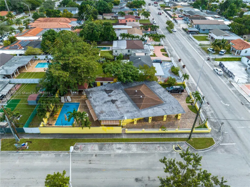 901 E 32nd St Hialeah, FL 33013