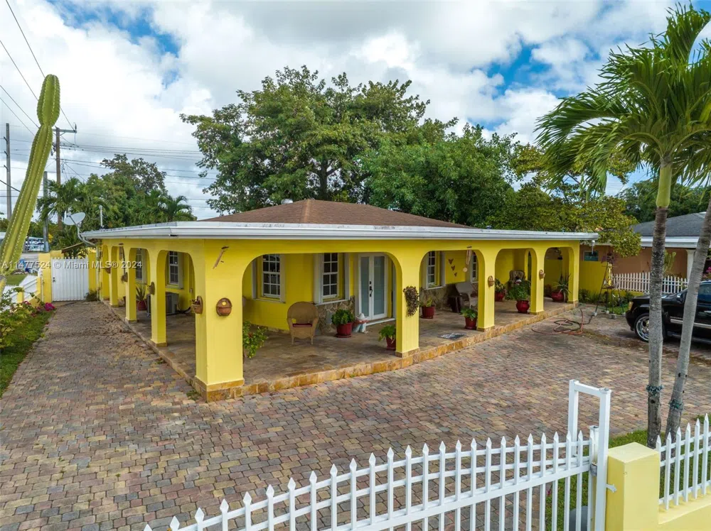 901 E 32nd St Hialeah, FL 33013