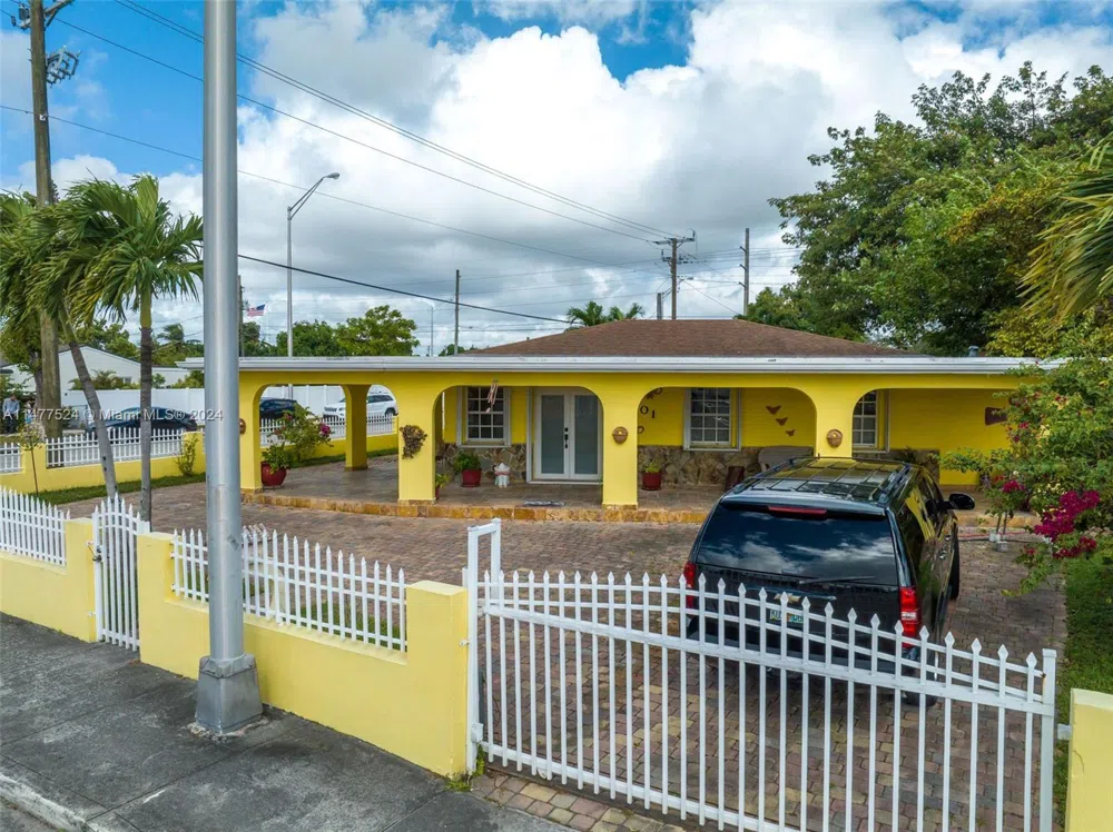 901 E 32nd St Hialeah, FL 33013