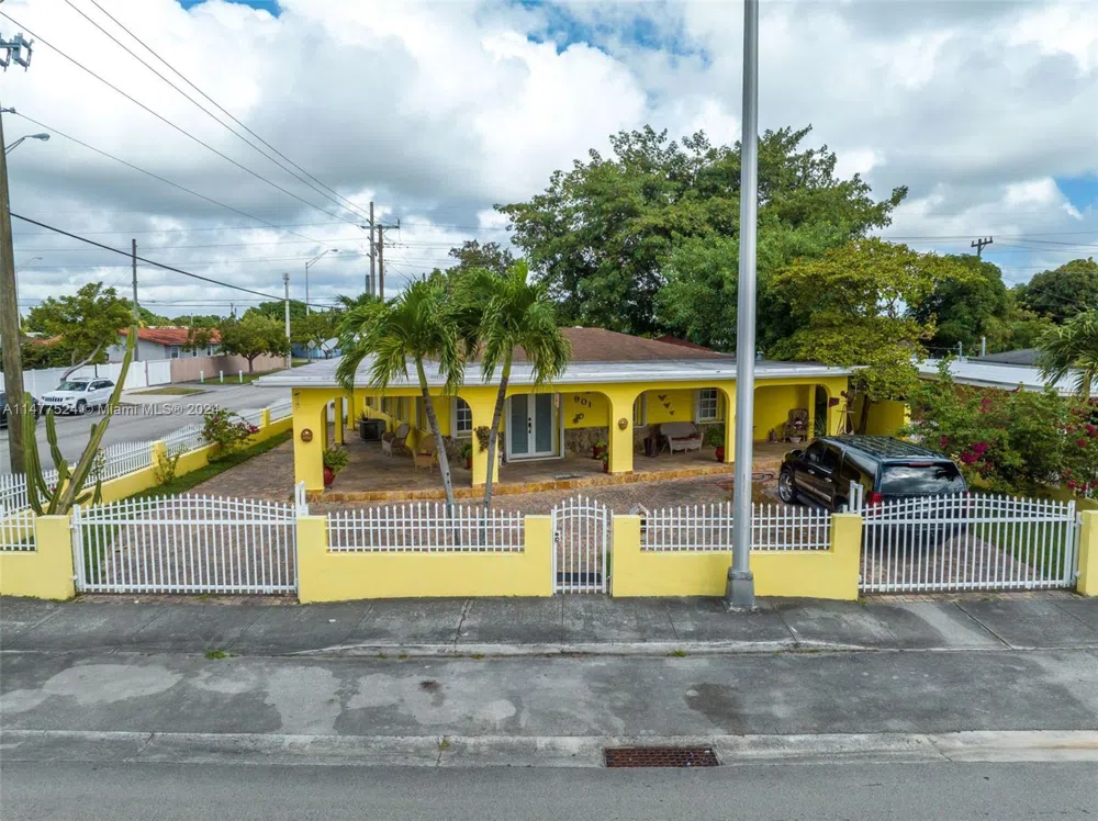 901 E 32nd St Hialeah, FL 33013