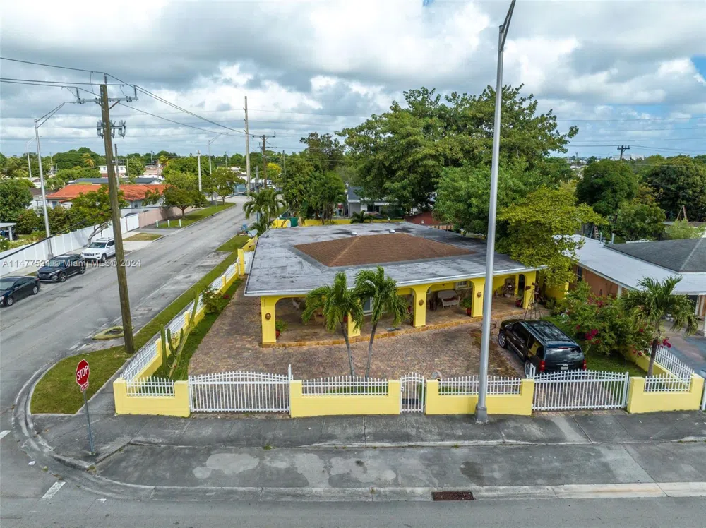 901 E 32nd St Hialeah, FL 33013