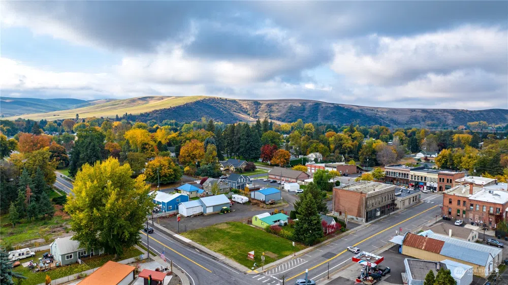 130 Preston Ave Waitsburg, WA 99361