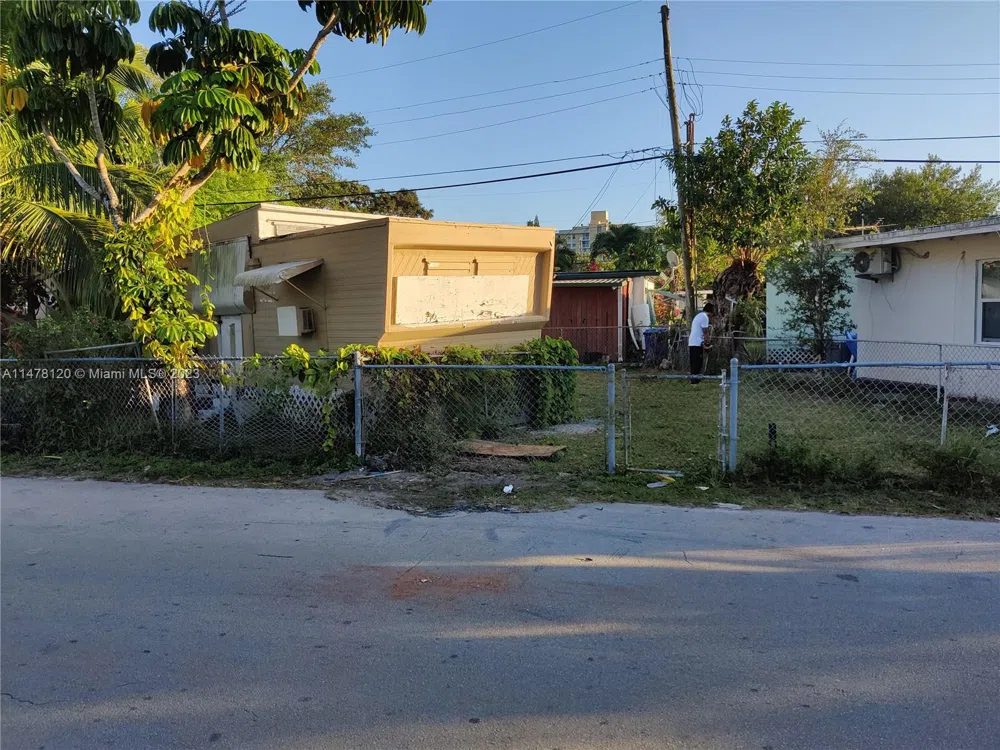 2234 NE 137  ST North Miami Beach, FL 33181