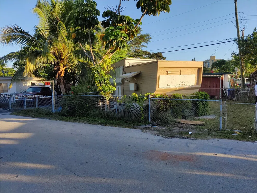 2234 NE 137  ST North Miami Beach, FL 33181