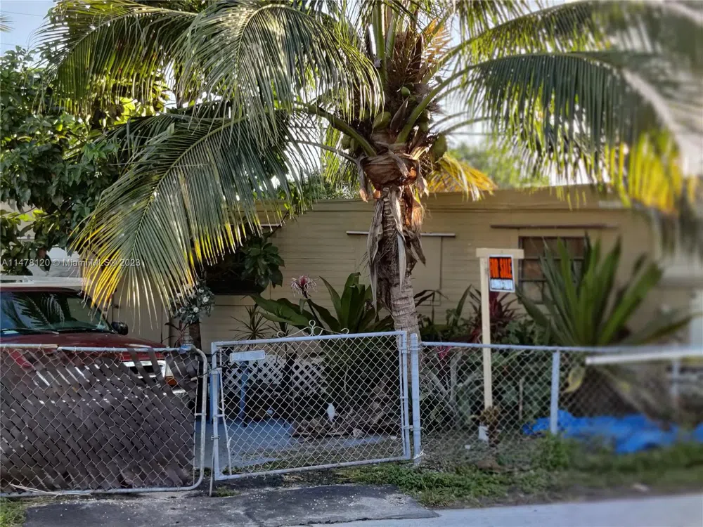 2234 NE 137  ST North Miami Beach, FL 33181