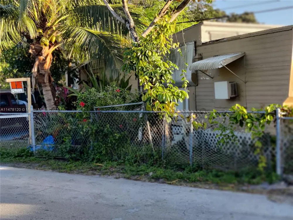 2234 NE 137  ST North Miami Beach, FL 33181