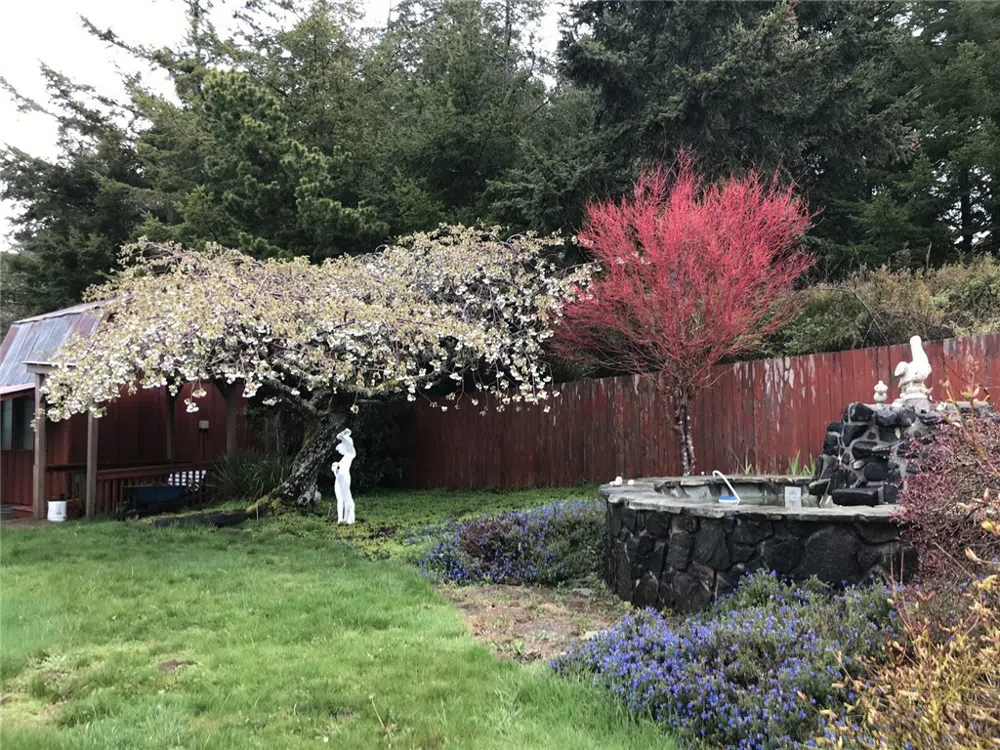 705 prefontaine dr Other, OR 97420