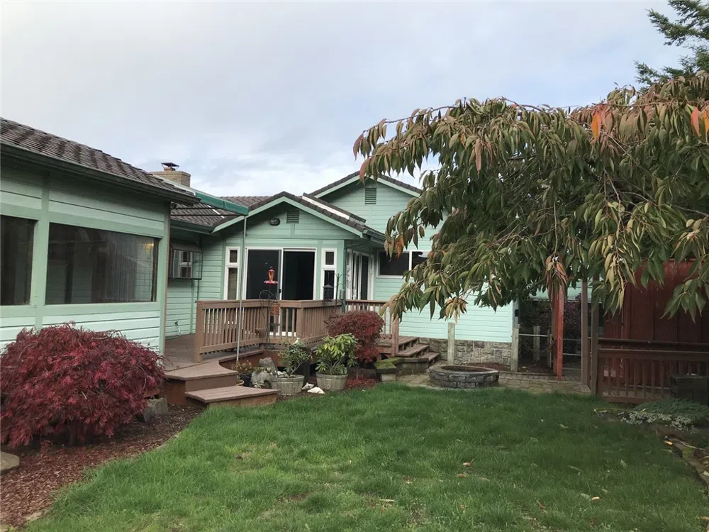 705 prefontaine dr Other, OR 97420