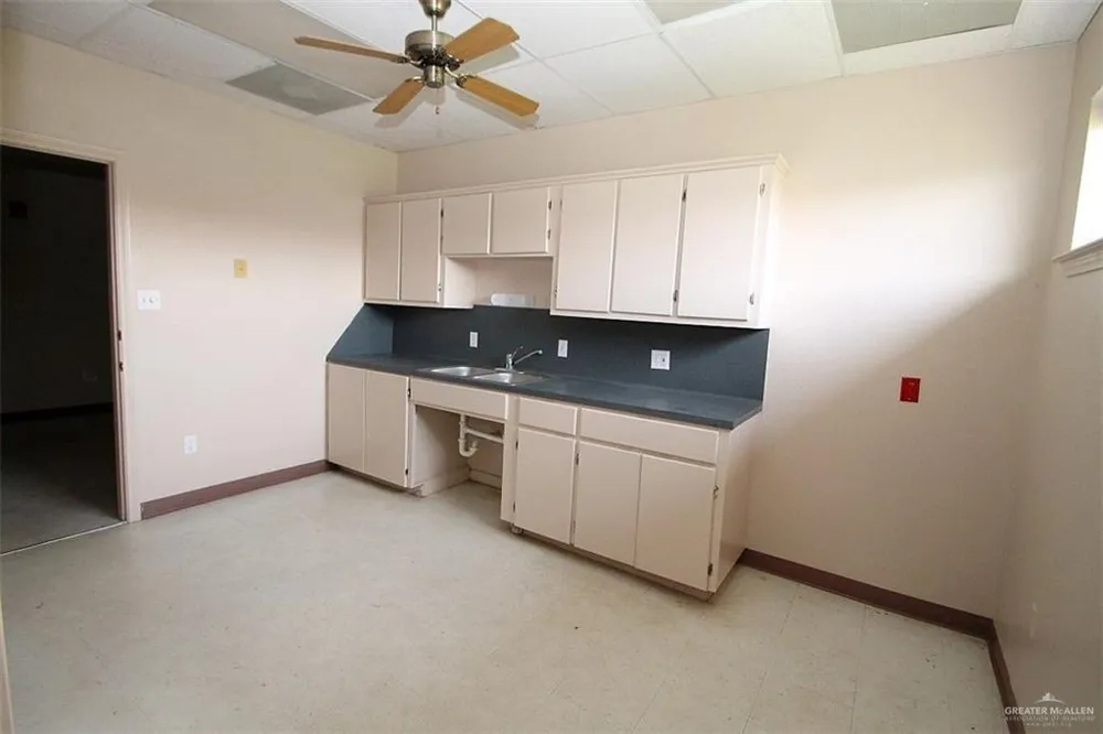 382 W Main Avenue W Raymondville, TX 78580