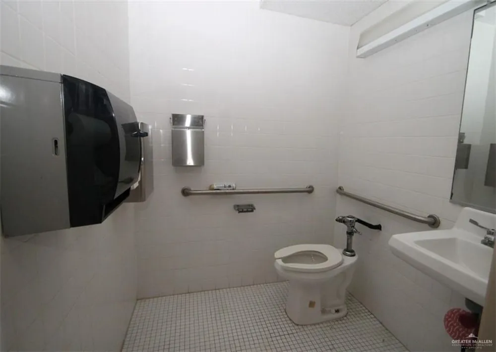 382 W Main Avenue W Raymondville, TX 78580