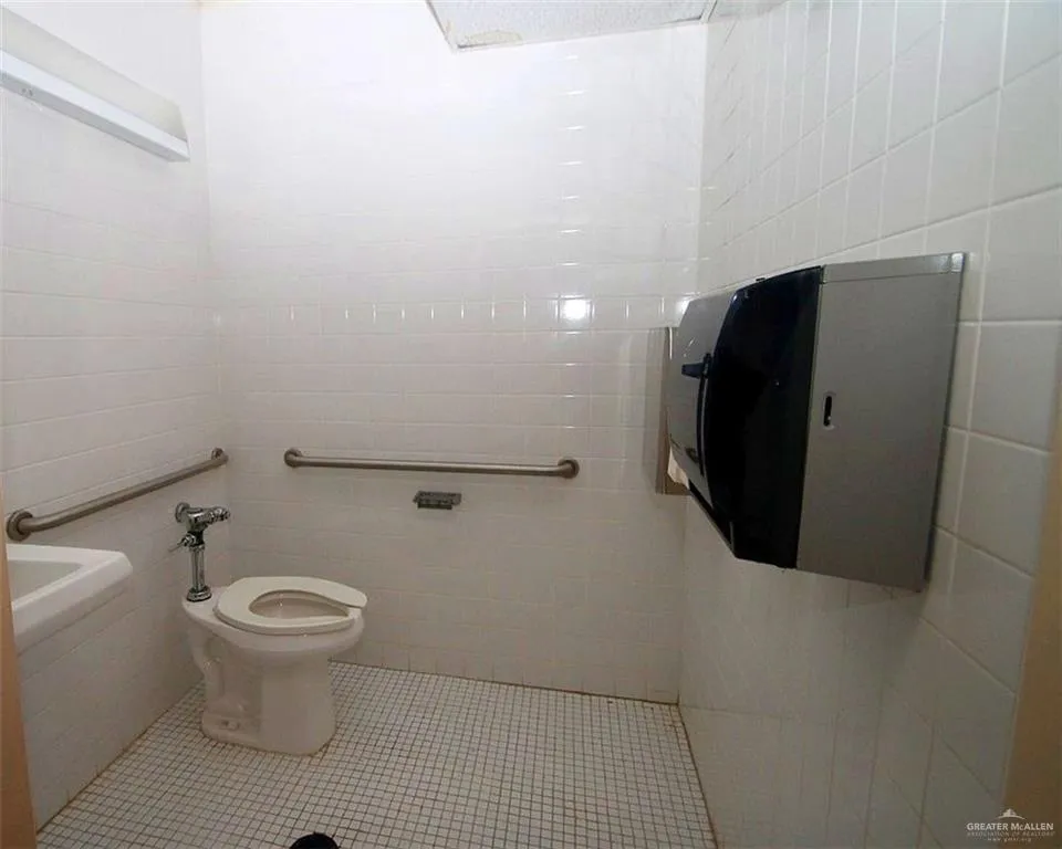 382 W Main Avenue W Raymondville, TX 78580