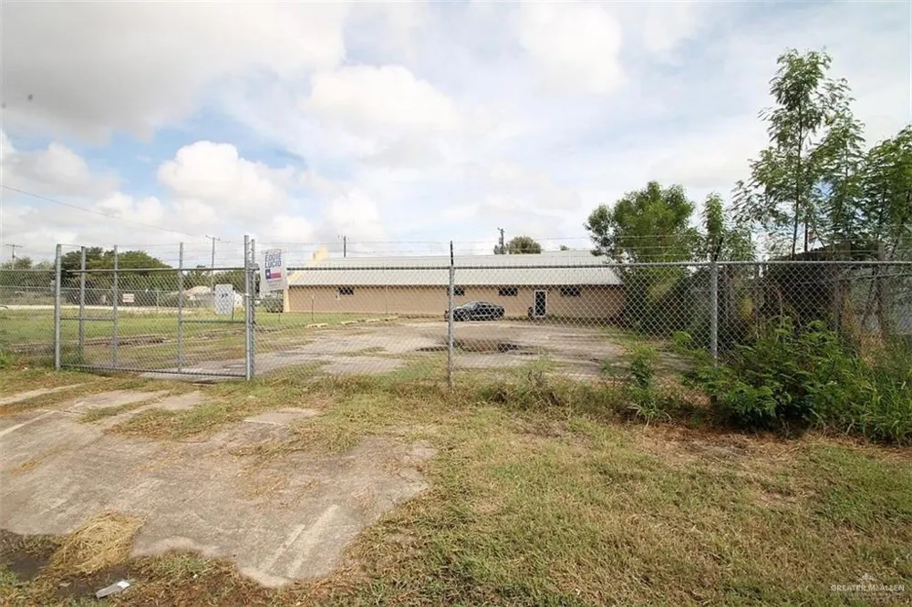 382 W Main Avenue W Raymondville, TX 78580