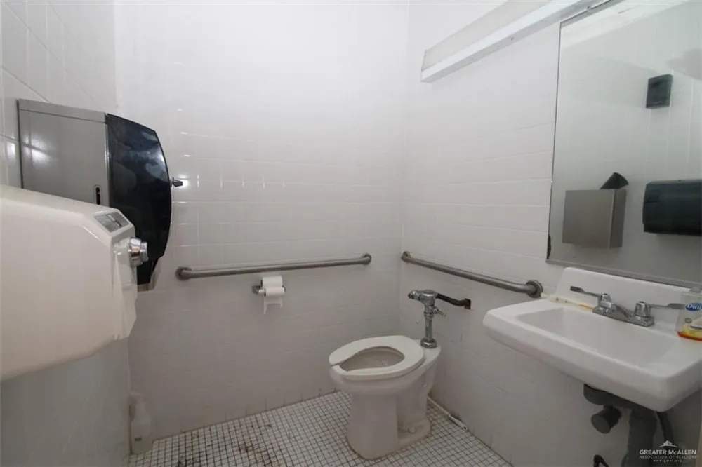 382 W Main Avenue W Raymondville, TX 78580