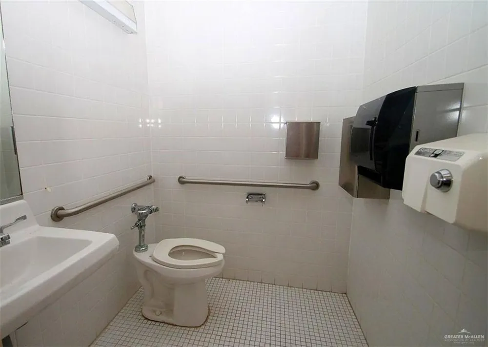 382 W Main Avenue W Raymondville, TX 78580