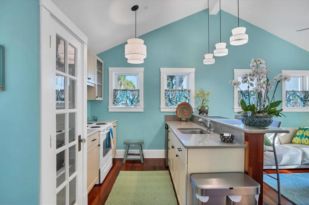 1716 OAK STREET Sarasota, FL 34236