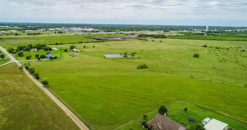 225 Valek Road Ennis, TX 75119