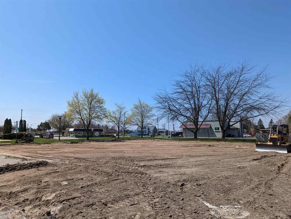 100 W Huron Au Gres Township, MI 48703